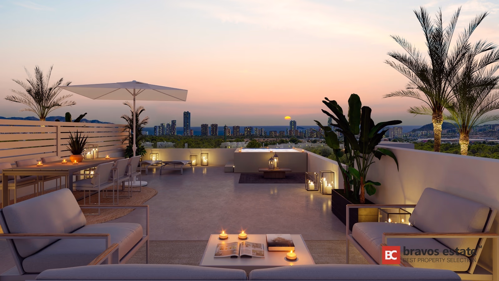Dachterrasse Salamandra, Finestrat – Tisch für 6 mit Kerzen und Meerblick auf Benidorm bei Sonnenuntergang