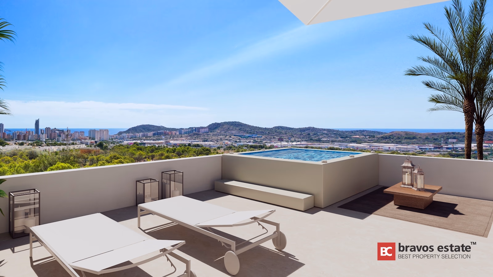 Dachterrasse der Salamandra mit Gemeinschaftspool, Sonnenschirmen und Blick auf die Skyline von Benidorm