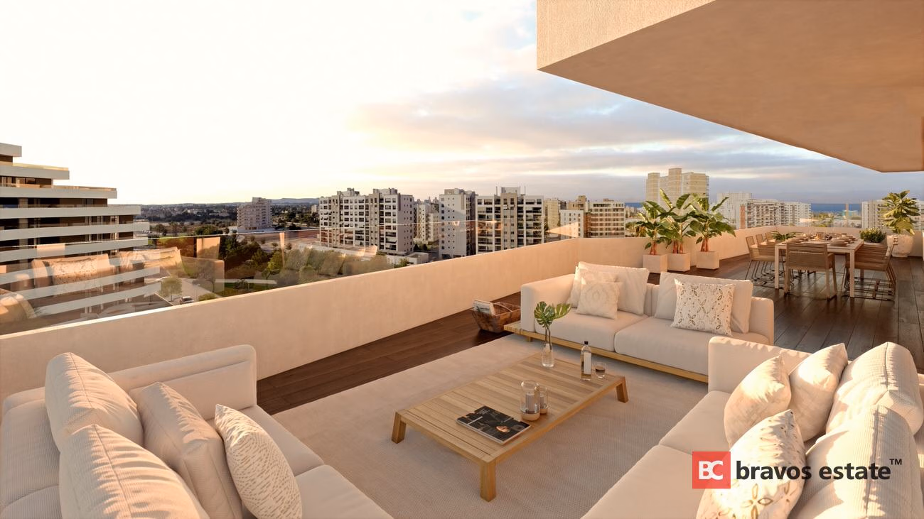 Seafront 3-Bedroom Apartment in Playa de San Juan - 19