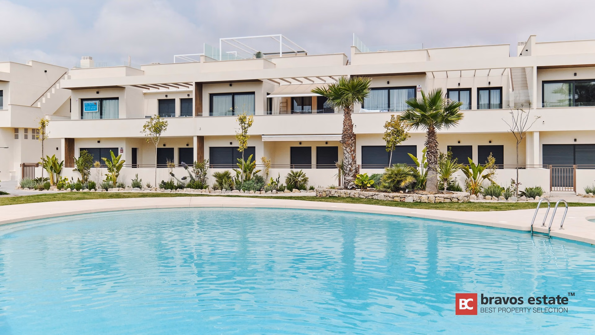 Seafront 2-Bedroom Apartment in Torrevieja 1