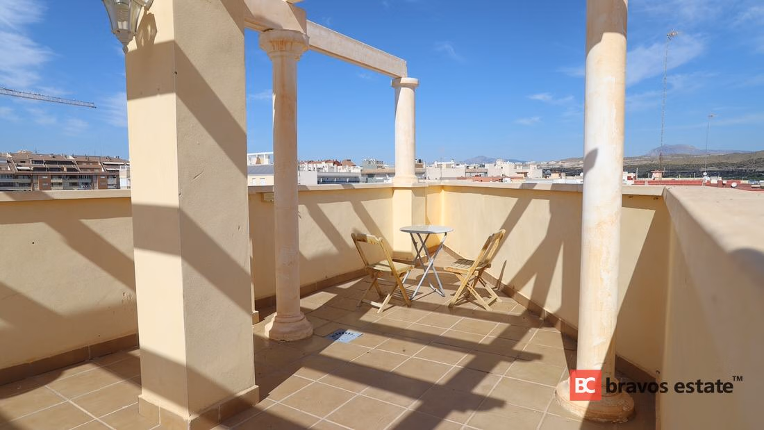 Seafront 2-Bedroom Apartment in El Campello · 75 m² - 5