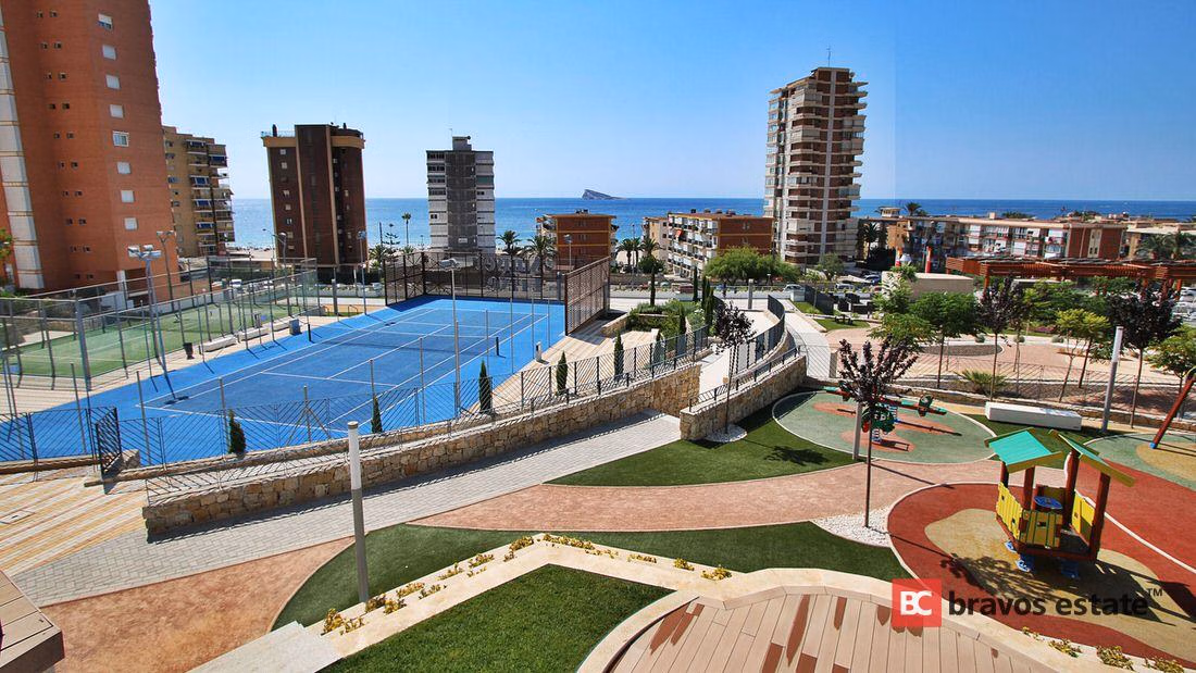 Seafront 2-Bedroom Apartment in Benidorm - 5
