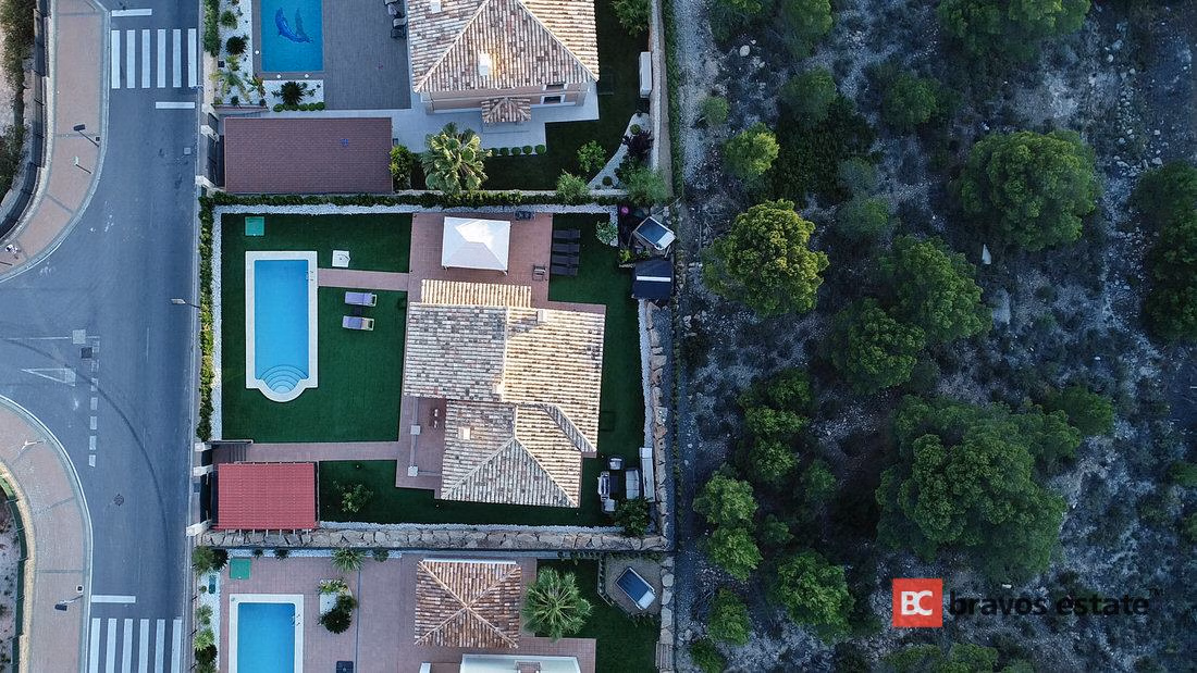 Bright 4-Bedroom Villa in Finestrat - 1