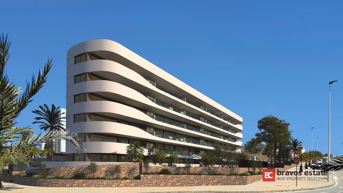 Beachside 2-Bedroom Apartment in Arenales del Sol - 1