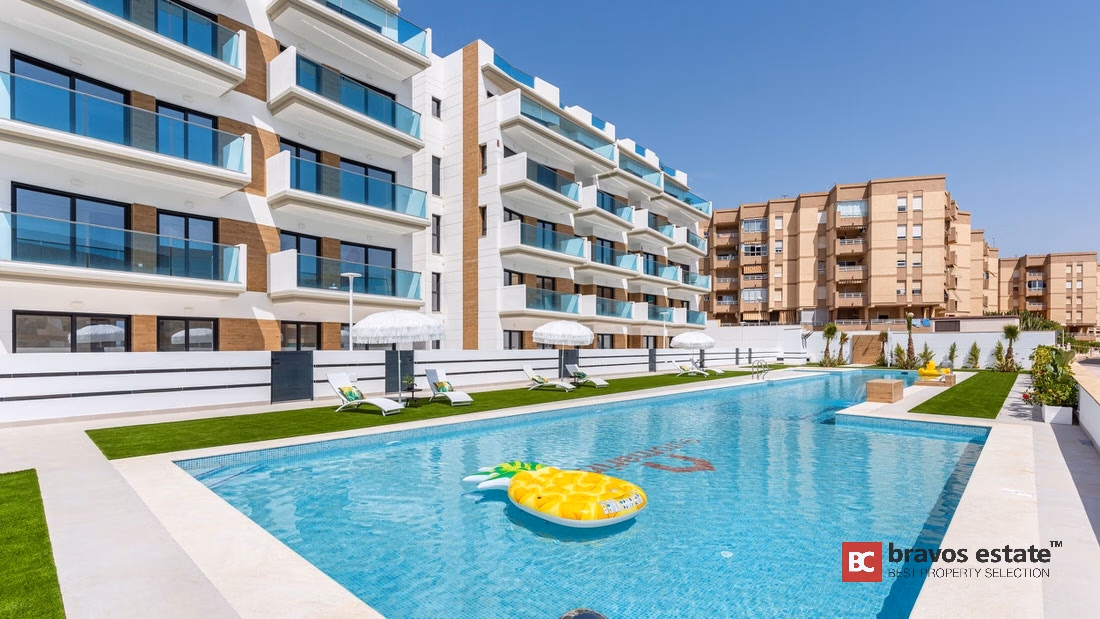 Seafront 2-Bedroom Apartment in Guardamar del Segura - 1