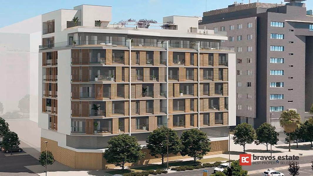 Beachside 3-Bedroom Apartment in Alicante - 1