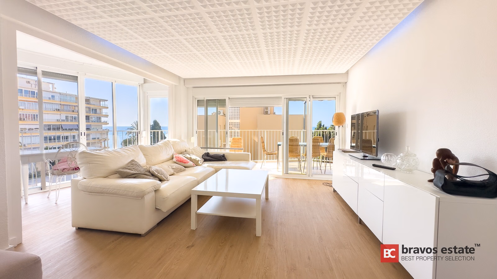 Seafront 4-Bedroom Apartment in El Campello 1