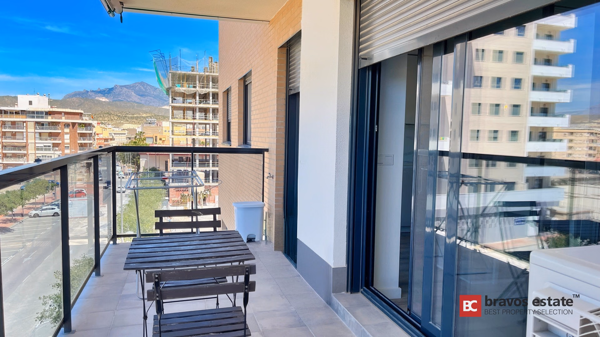 Beachside 2-Bedroom Apartment in El Campello · 100 m² - 10