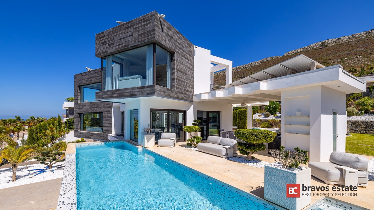 Villa De Lujo de 5 Dormitorios en Javea 1