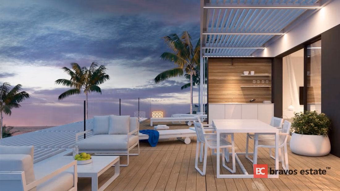Beachside 2-Bedroom Apartment in Villajoyosa · 185 m² - 18