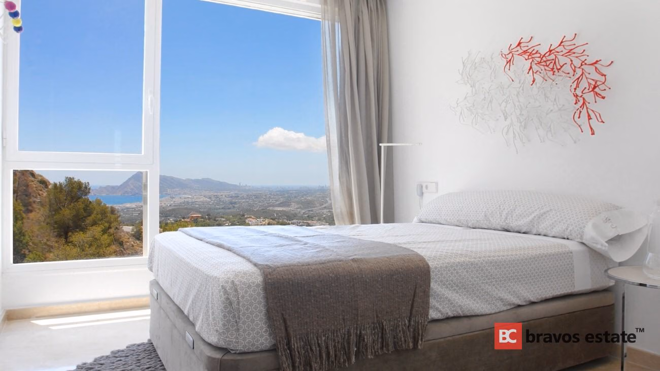 Seafront 6-Bedroom Villa in Altea - 15