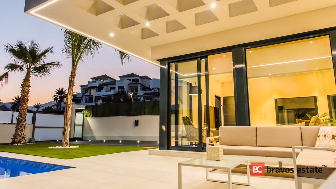 Spacious 3-Bedroom Villa in Finestrat · 282 m² - 16