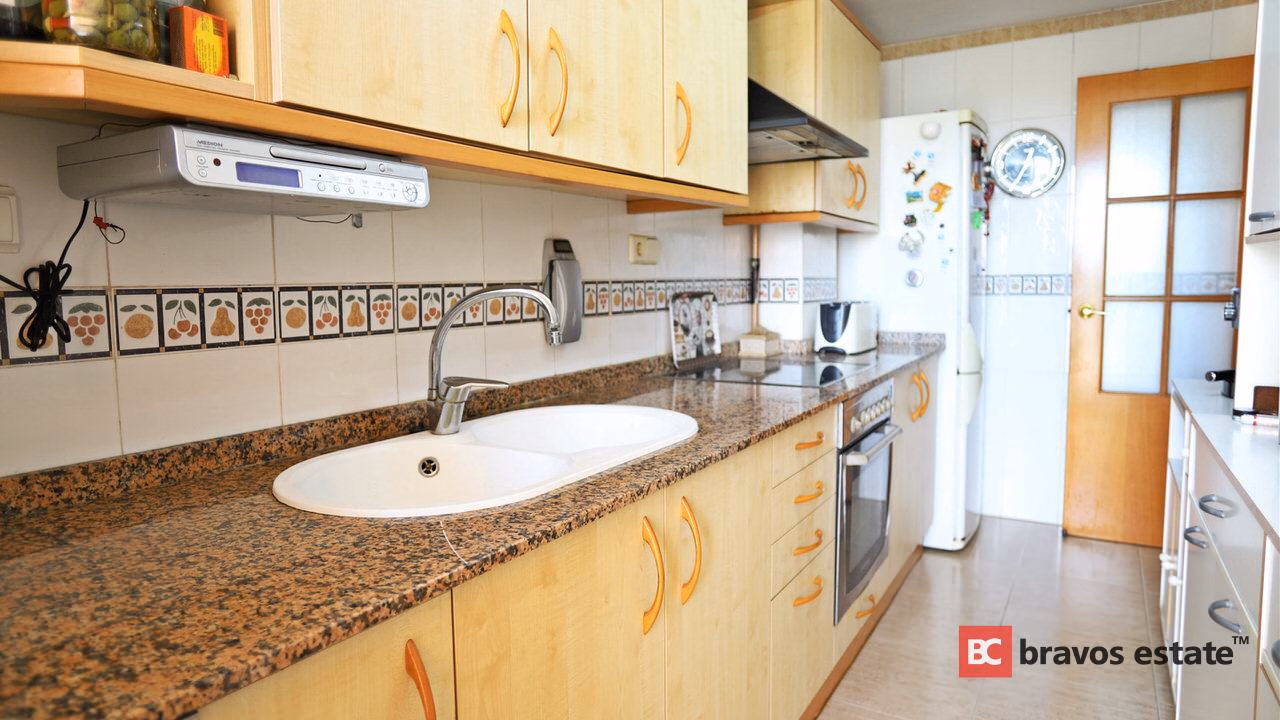Beachside 2-Bedroom Apartment in Alicante - 15