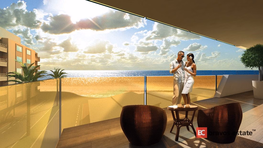 Seafront 2-Bedroom Apartment in Torrevieja - 11