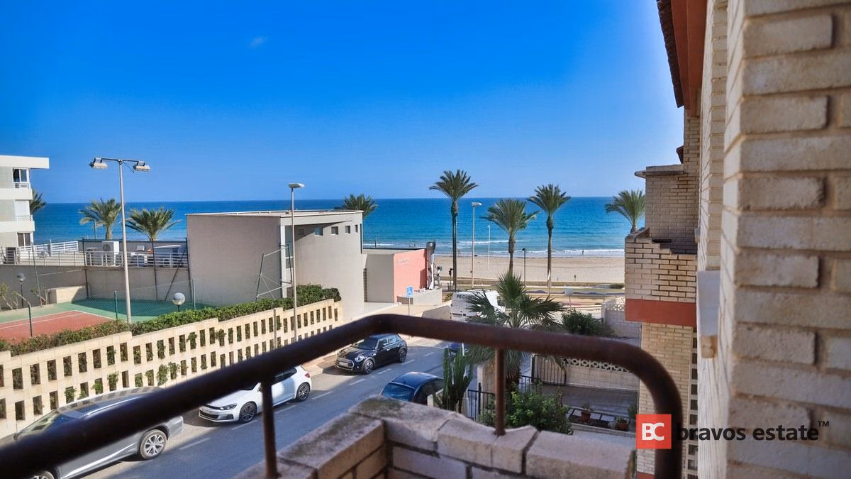 Seafront 6-Bedroom Bungalow in El Campello - 3