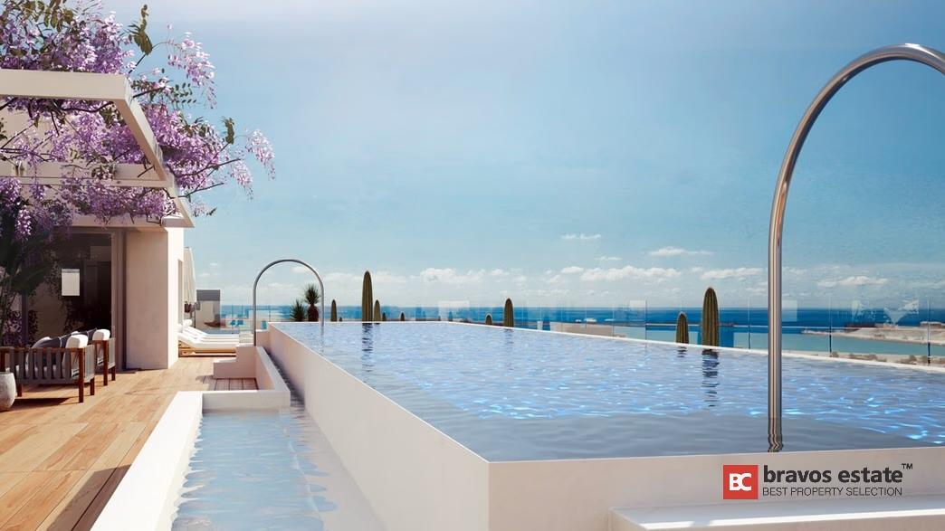 Beachside 4-Bedroom Apartment in Alicante 1