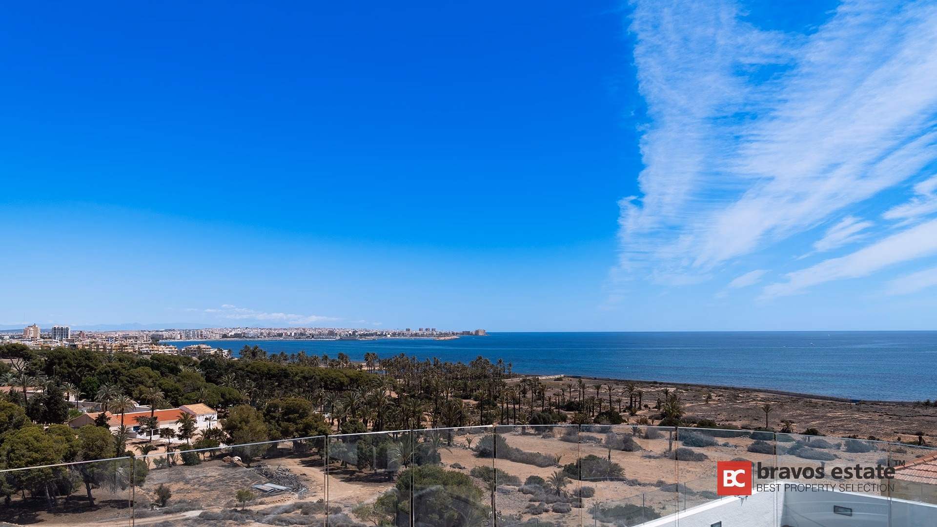 Beachside 2-Bedroom Apartment in Punta Prima - 23