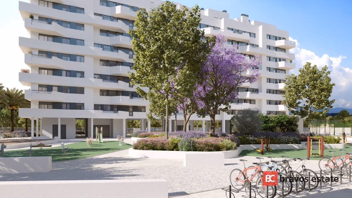 Beachside 3-Bedroom Apartment in Playa de San Juan · 109 m² - 12