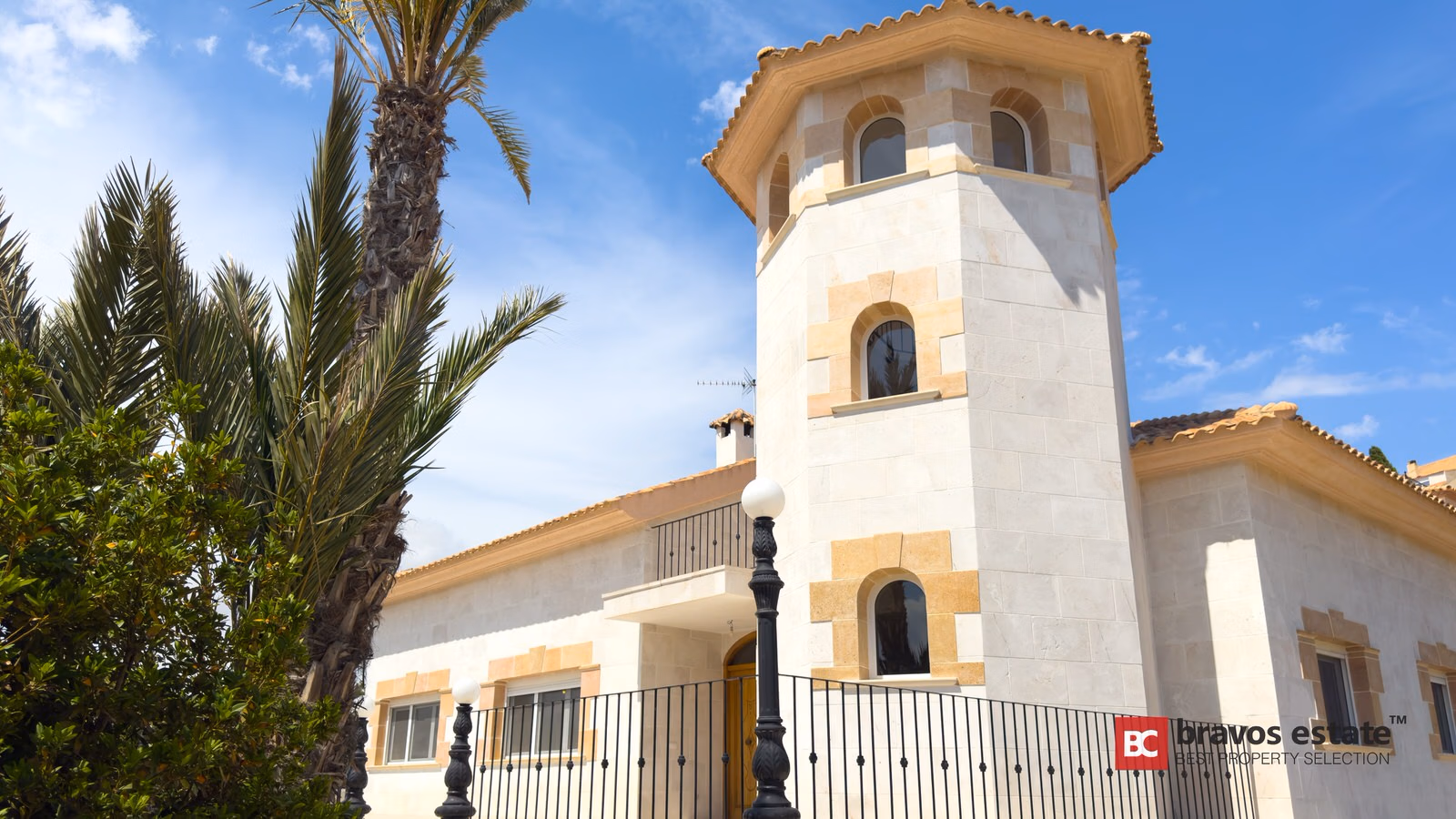 Spacious 5-Bedroom Villa in Mutxamel - 3