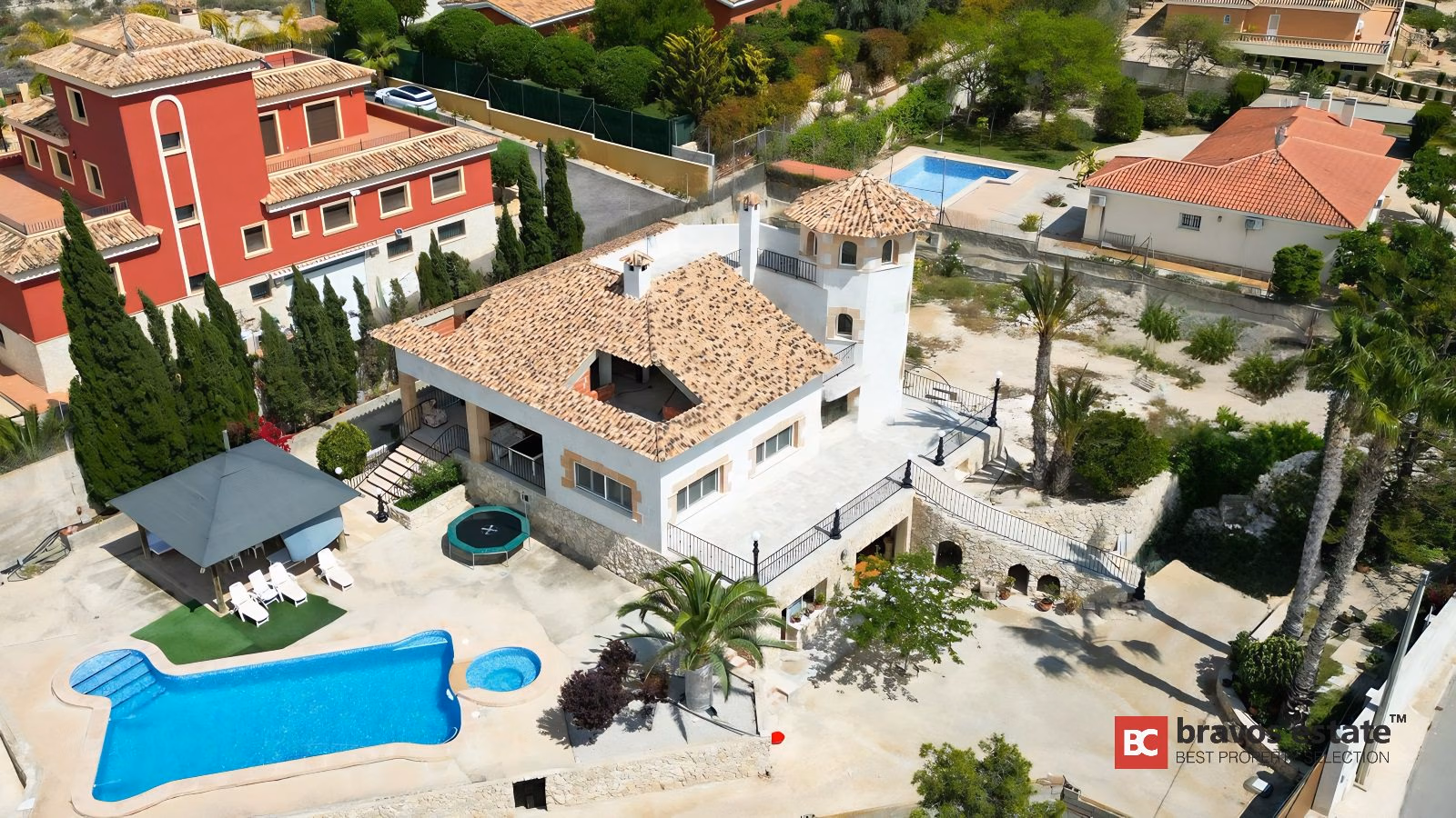 Spacious 5-Bedroom Villa in Mutxamel - 2