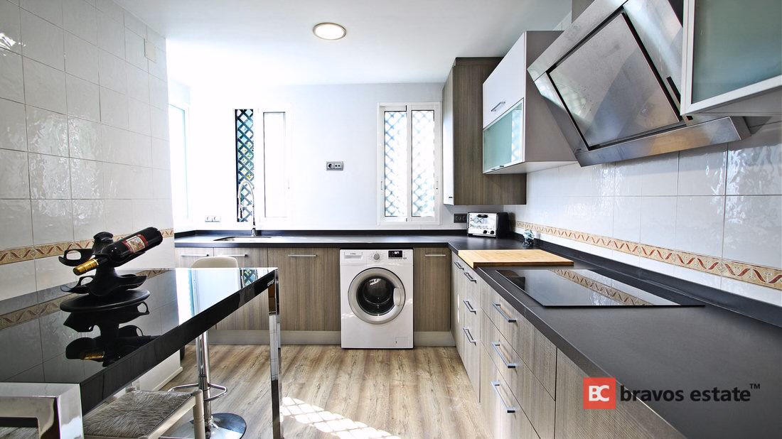 Spacious 4-Bedroom Bungalow in Playa de San Juan - 6