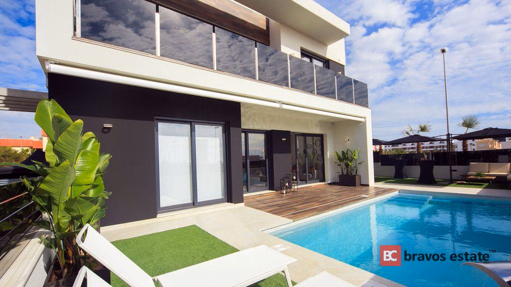 New Build 3-Bedroom Villa in Cabo Roig · 193 m² - 18