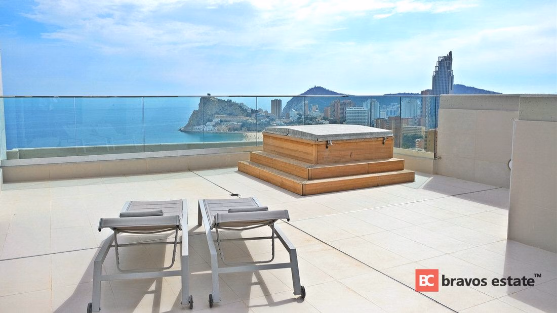 Seafront 2-Bedroom Apartment in Benidorm · 357 m² - 15