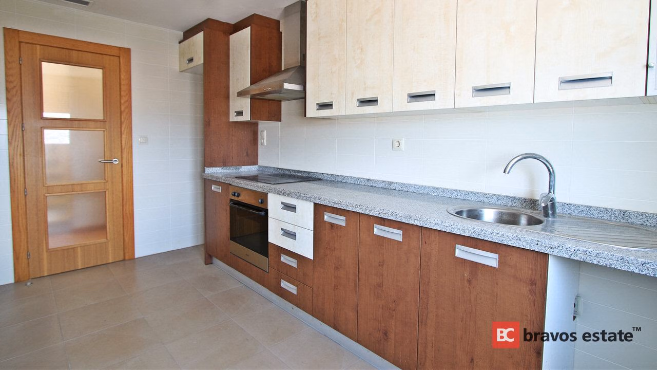 Beachside 4-Bedroom Apartment in El Campello - 2