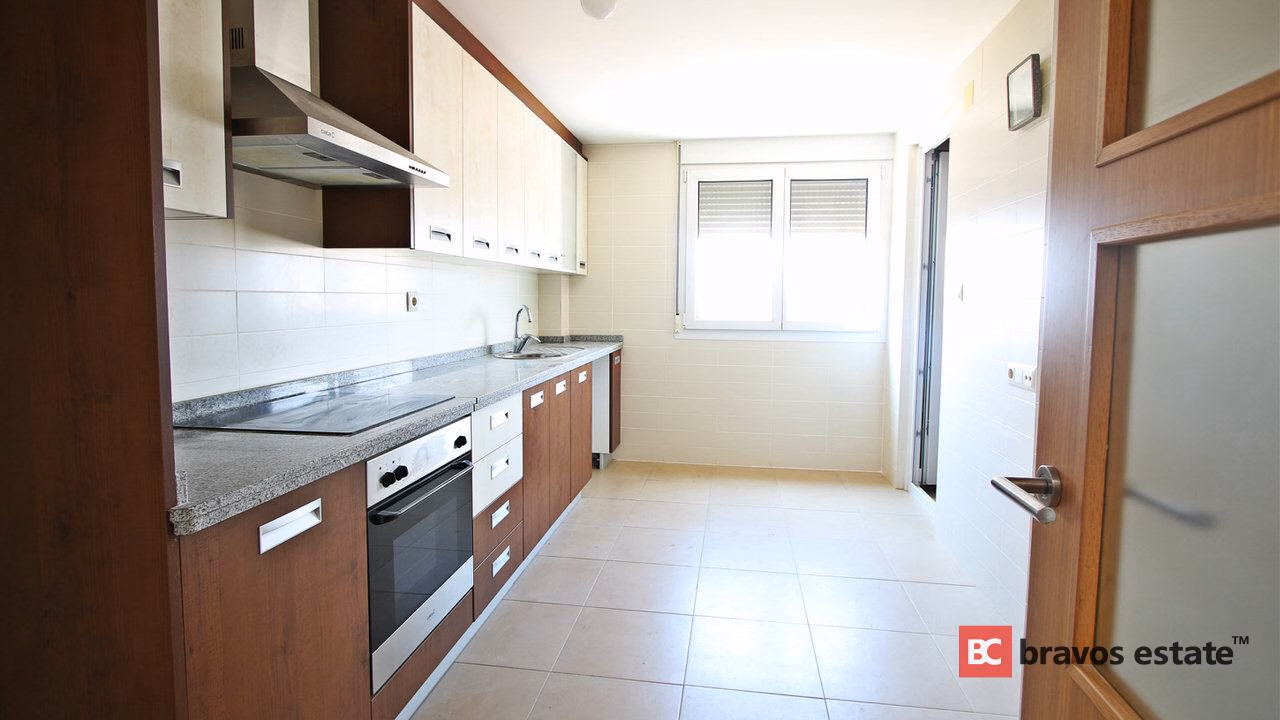Beachside 4-Bedroom Apartment in El Campello - 1