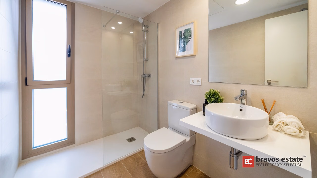 Spacious 4-Bedroom Bungalow in Alicante - 12