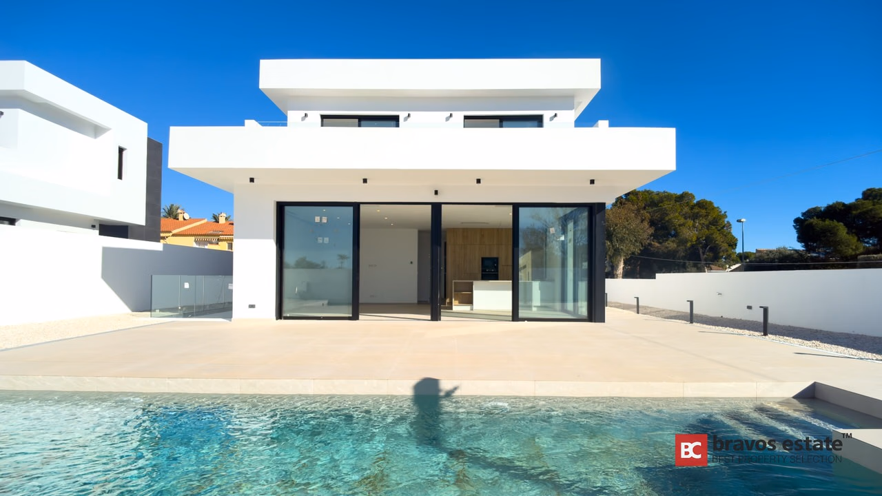 Beachside 5-Bedroom Villa in El Campello - 3