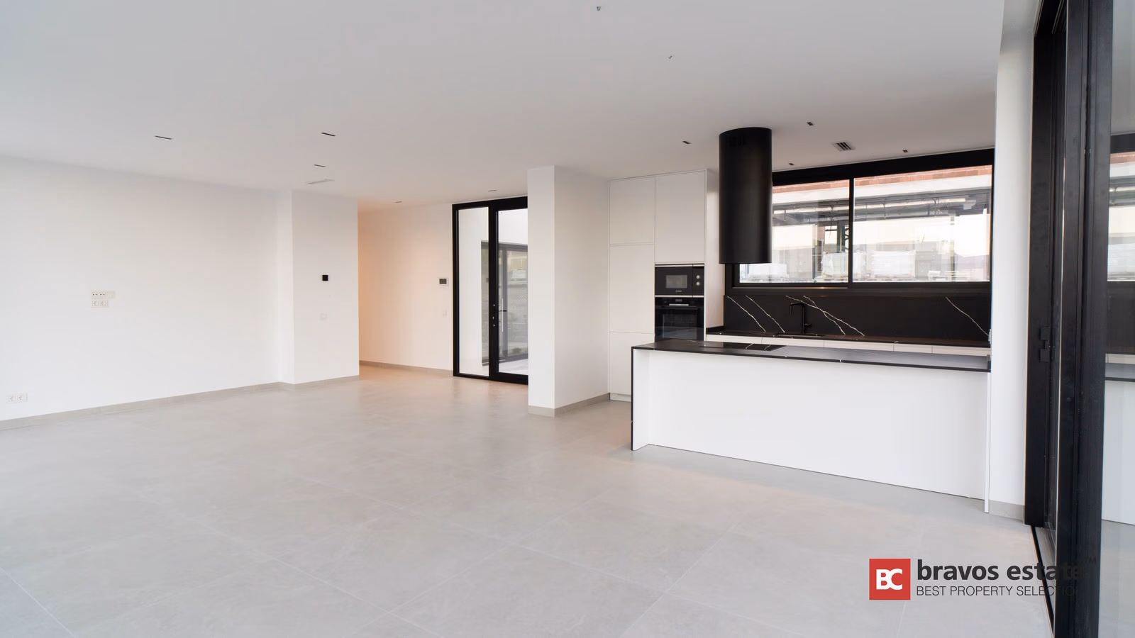Villa Espaciosa de 3 Dormitorios en Las Colinas · 409 m² - 7