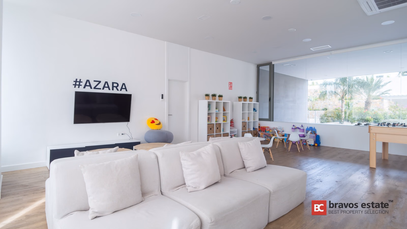 Beachside 4-Bedroom Apartment in Playa de San Juan · 146 m² - 24