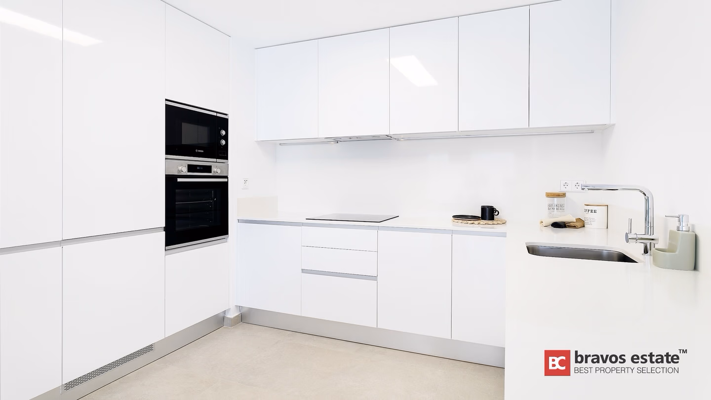 Beachside 3-Bedroom Apartment in Arenales del Sol - 7