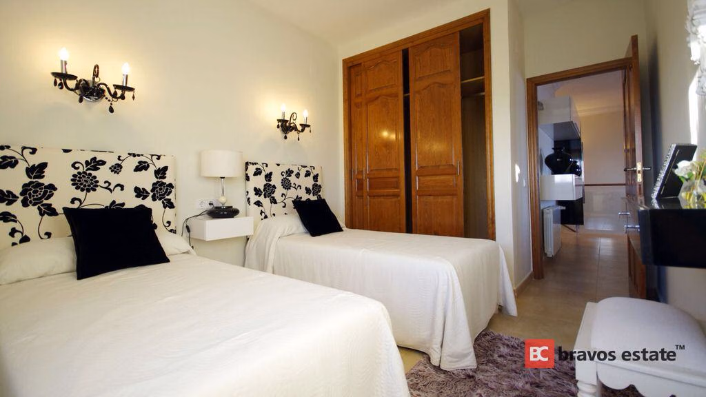 Beachside 3-Bedroom Villa in Cumbre del Sol - 13