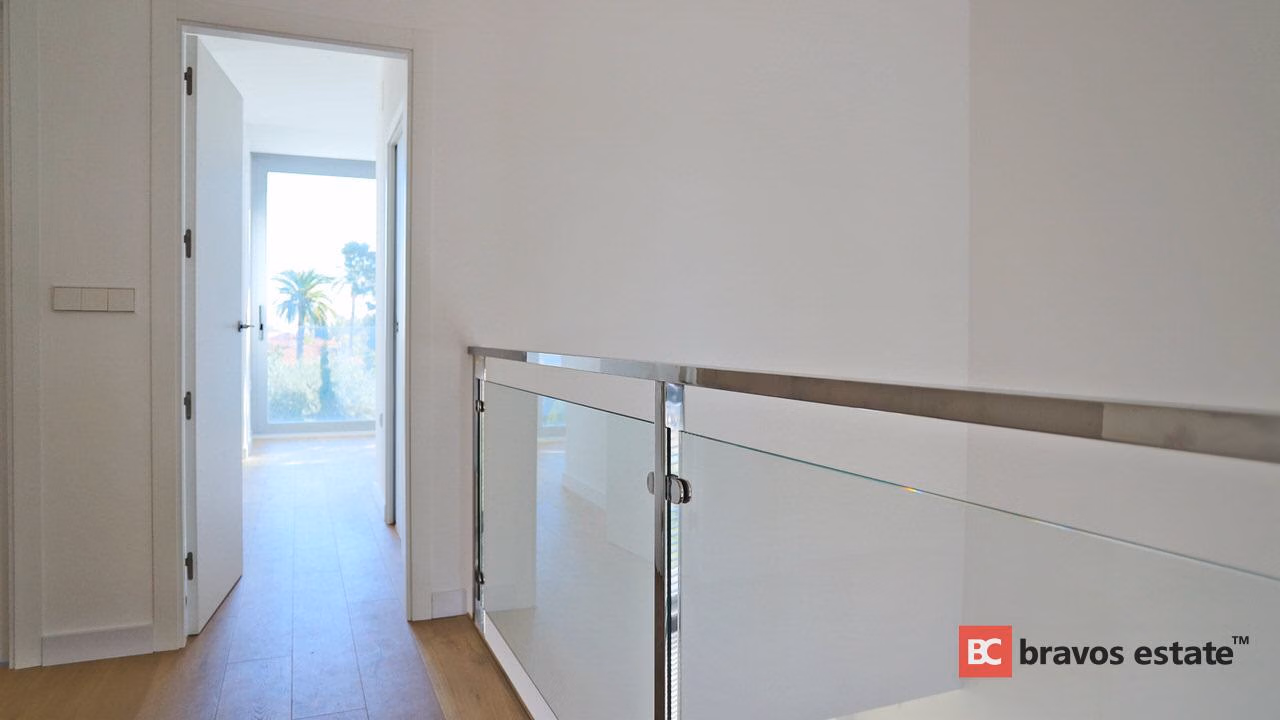 Spacious 3-Bedroom Villa in Playa de San Juan - 4