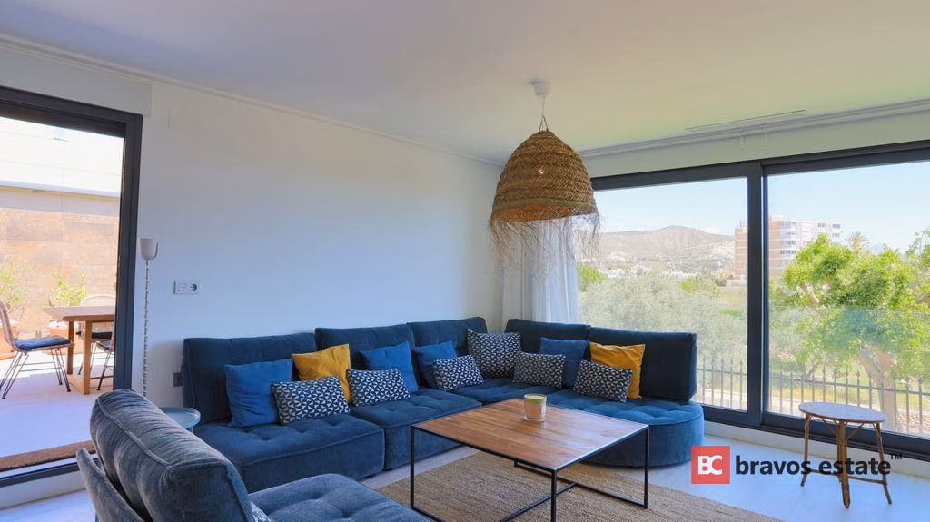 Seafront 3-Bedroom Bungalow in El Campello - 2