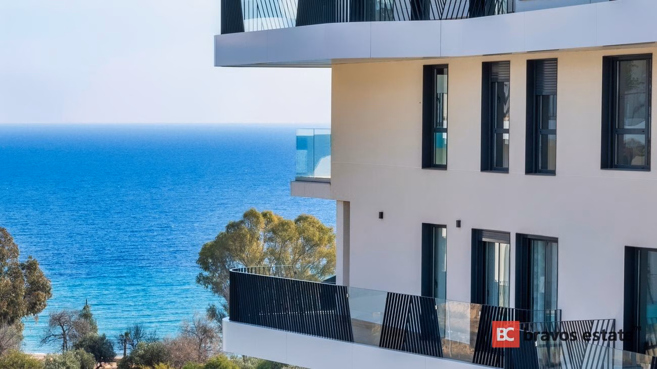 Seafront 3-Bedroom Apartment in Villajoyosa · 138 m² - 2