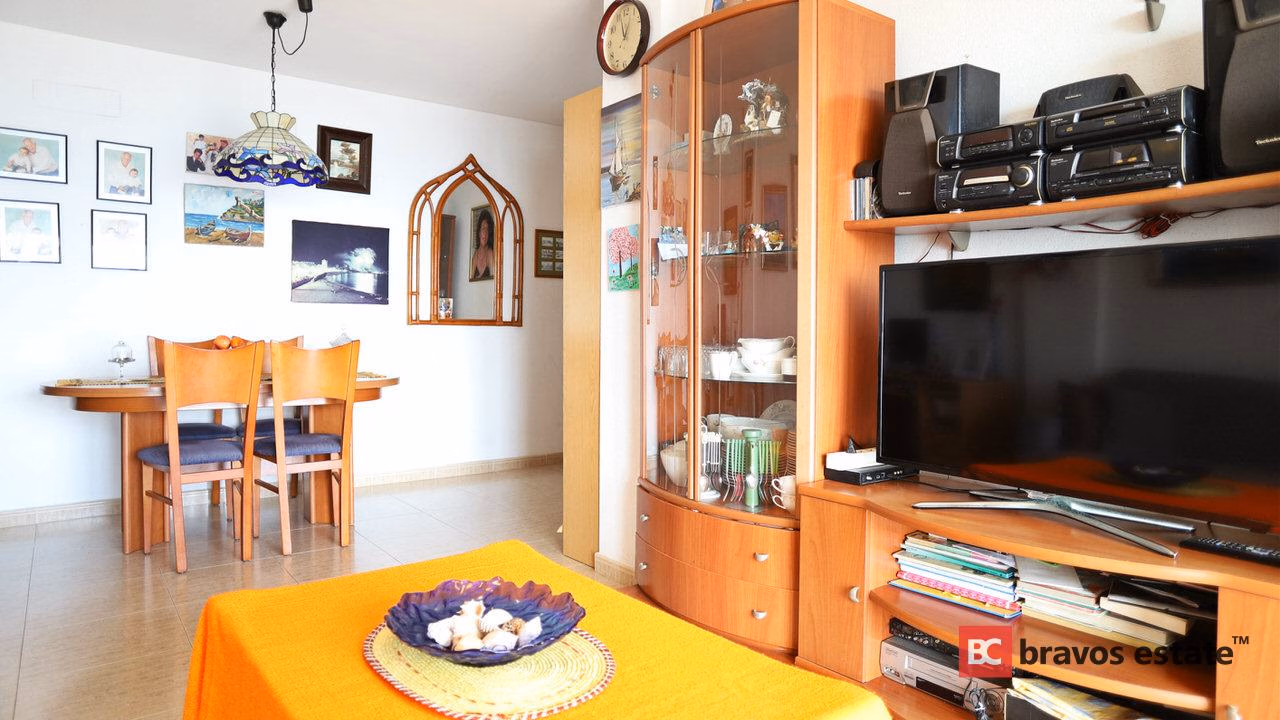Beachside 2-Bedroom Apartment in Alicante - 3