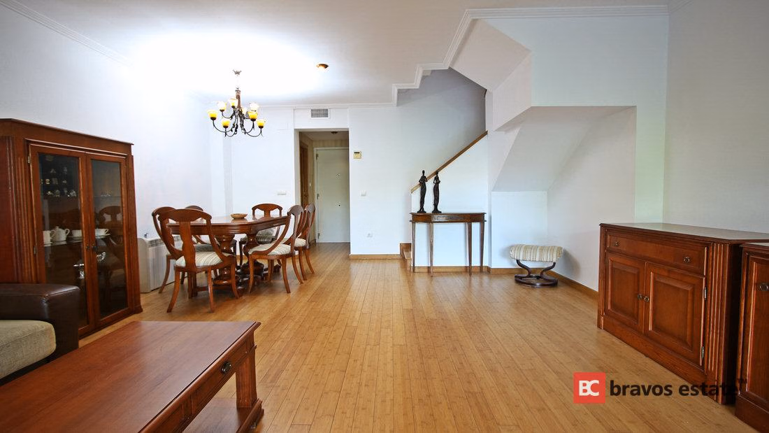 Spacious 4-Bedroom Bungalow in Playa de San Juan - 4