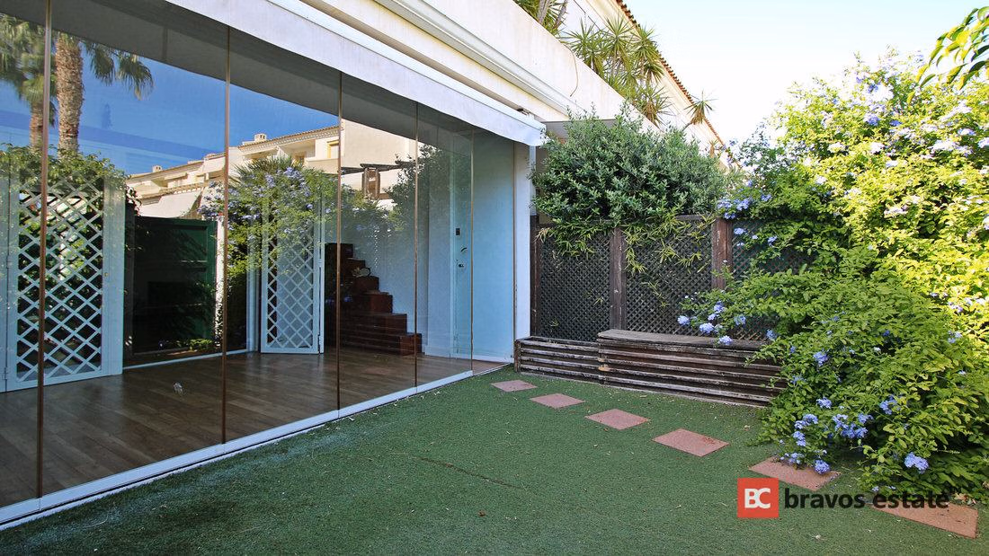 Spacious 4-Bedroom Bungalow in Playa de San Juan - 2