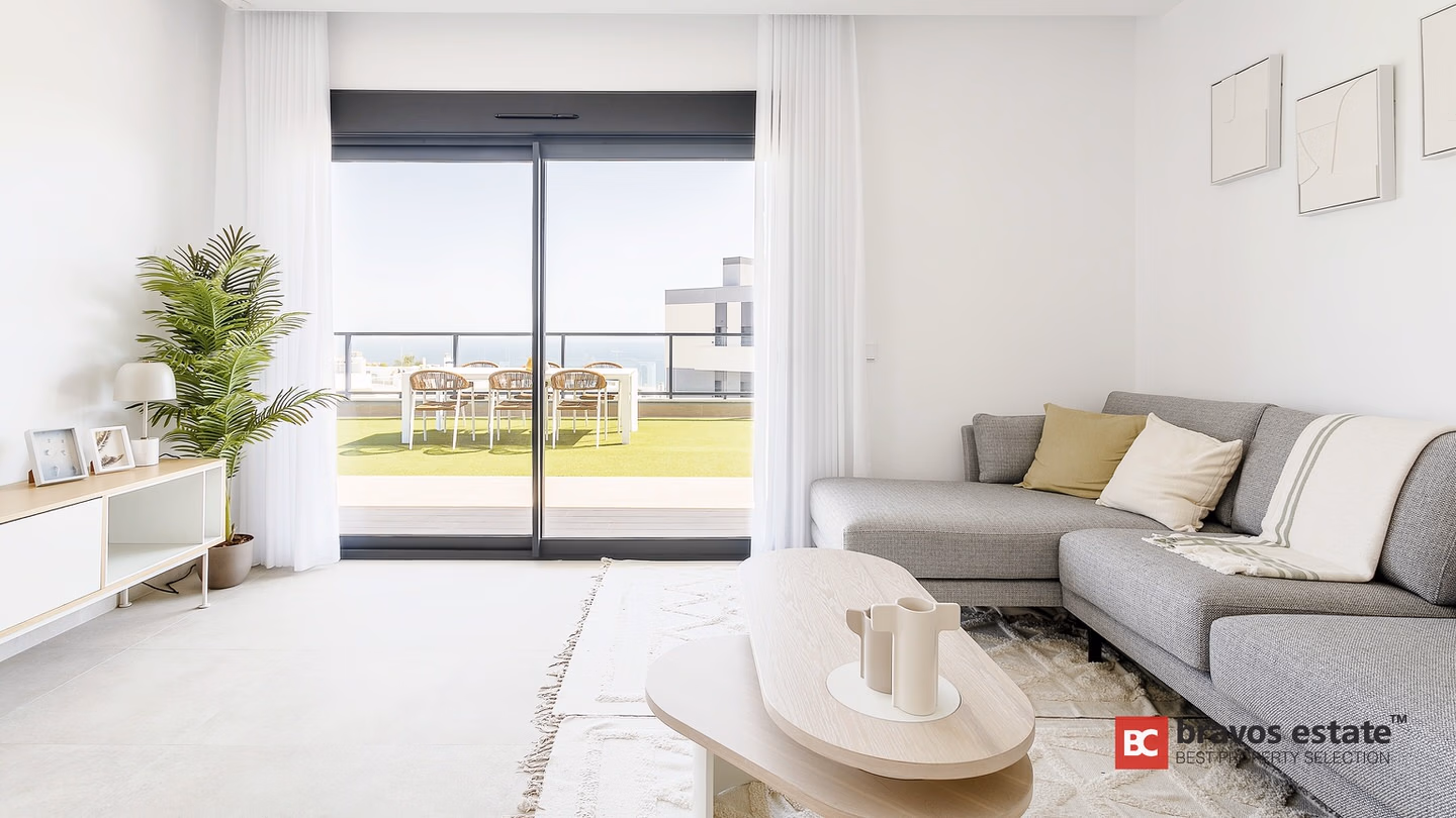 Beachside 3-Bedroom Apartment in Arenales del Sol - 6
