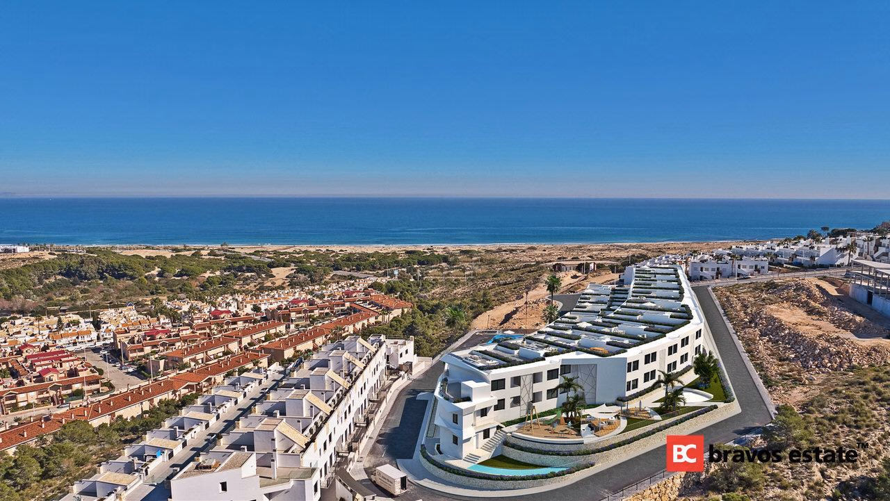 Beachside 2-Bedroom Apartment in Arenales del Sol - 4