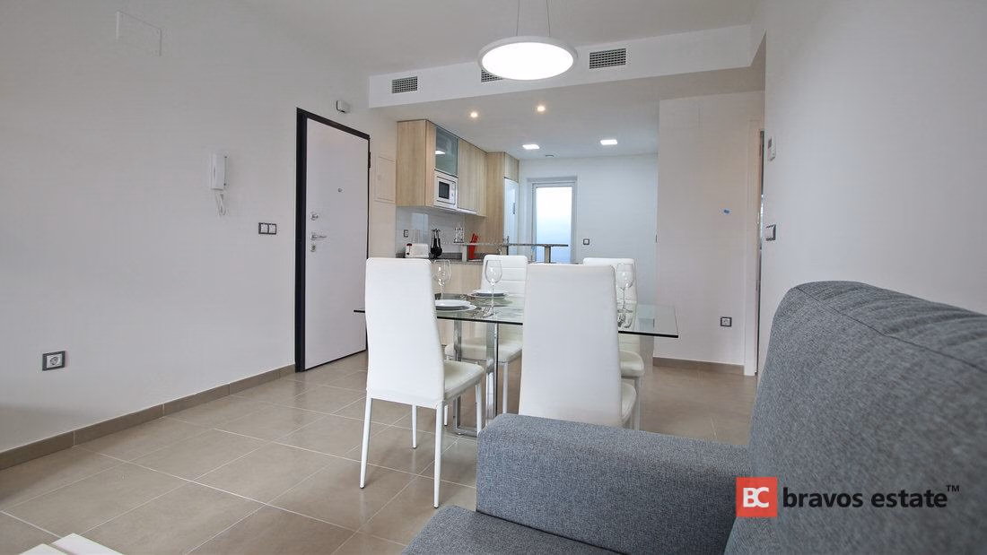 Beachside 2-Bedroom Apartment in Arenales del Sol · 113 m² - 9