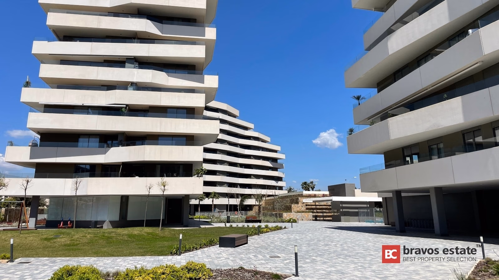 Beachside 3-Bedroom Apartment in Playa de San Juan - 28