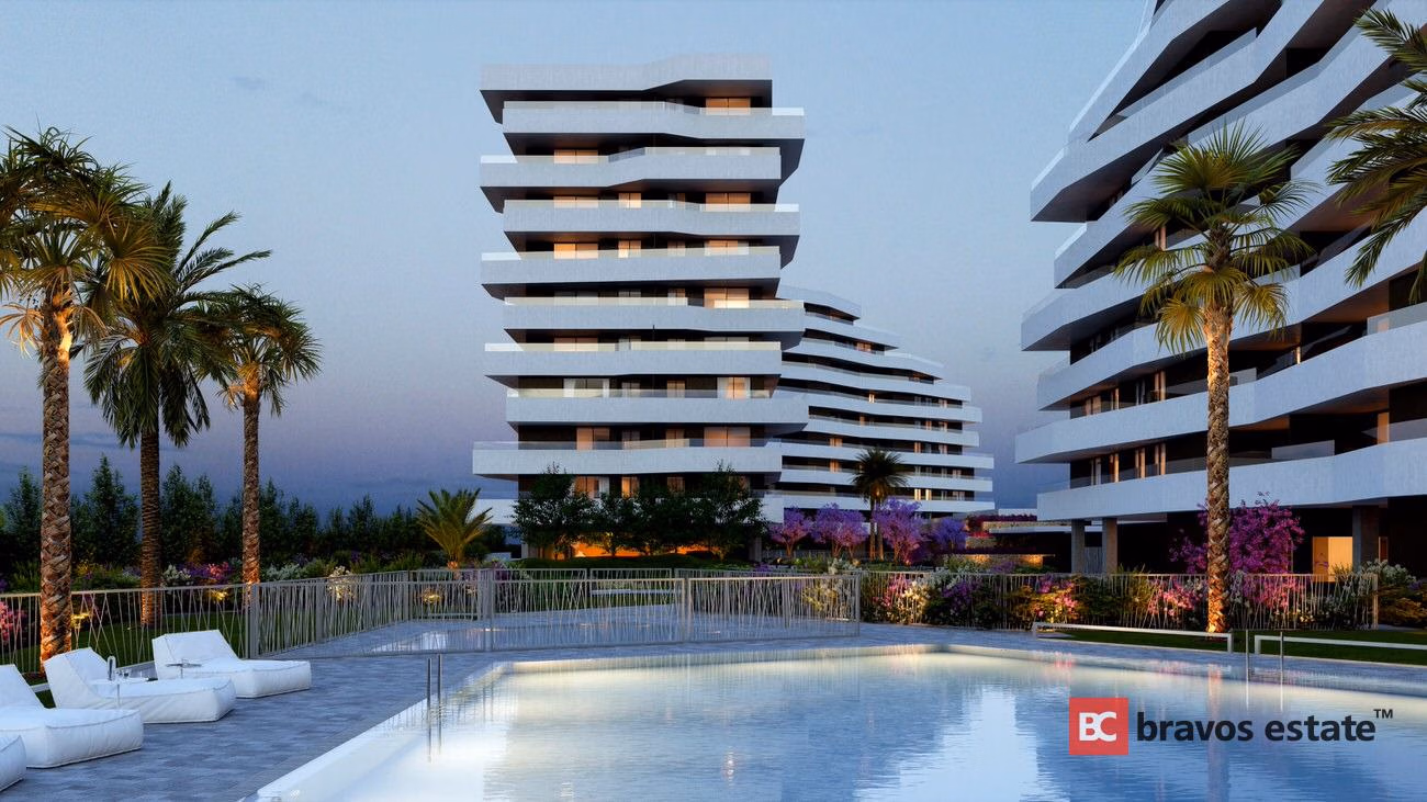 Beachside 4-Bedroom Apartment in Playa de San Juan · 136 m² - 2