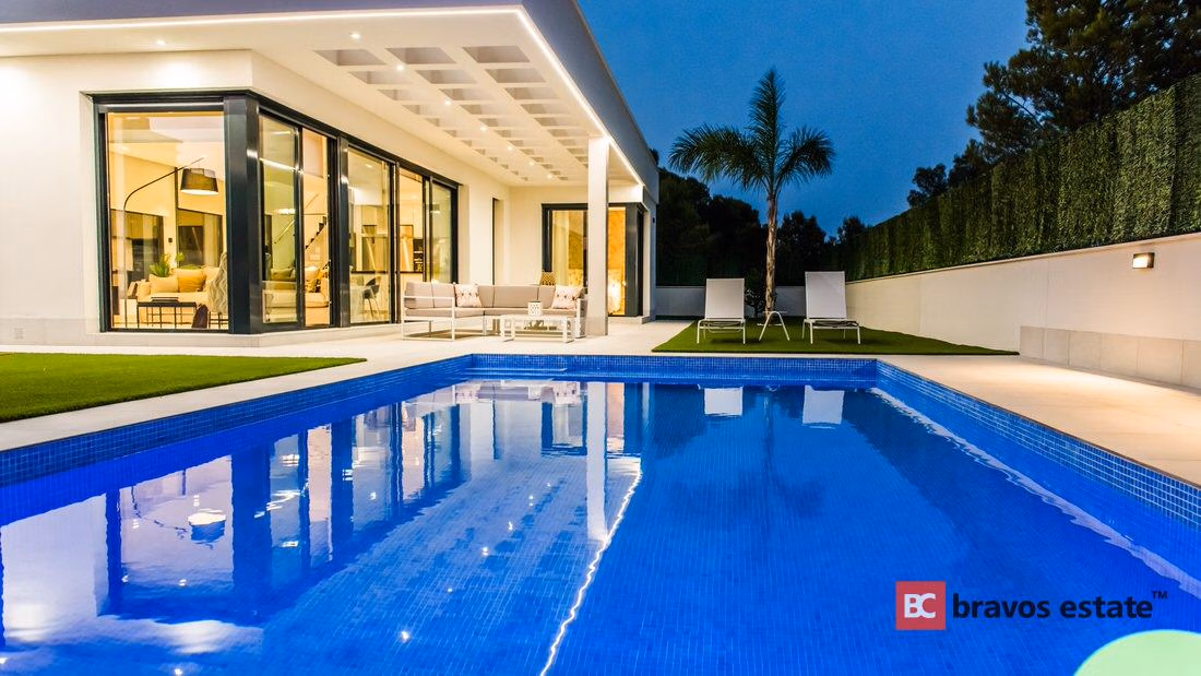 Spacious 3-Bedroom Villa in Finestrat · 282 m² - 14