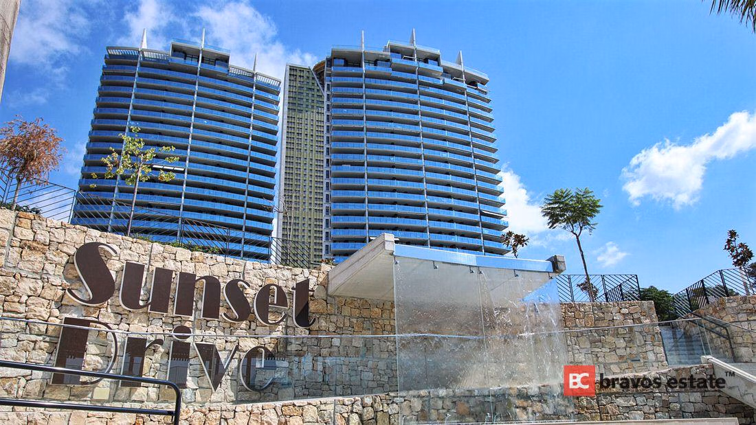 Seafront 2-Bedroom Apartment in Benidorm - 1