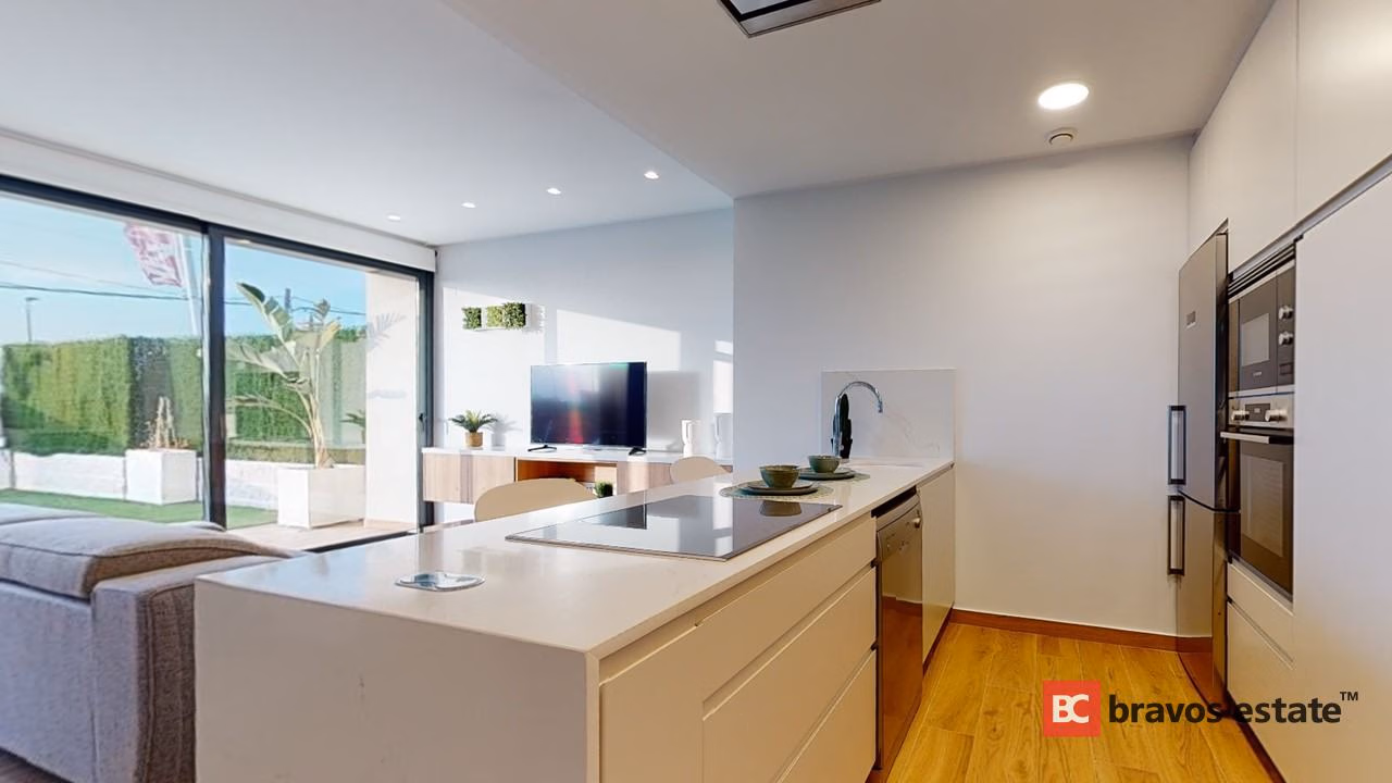 Beachside 4-Bedroom Villa in El Campello · 220 m² - 6