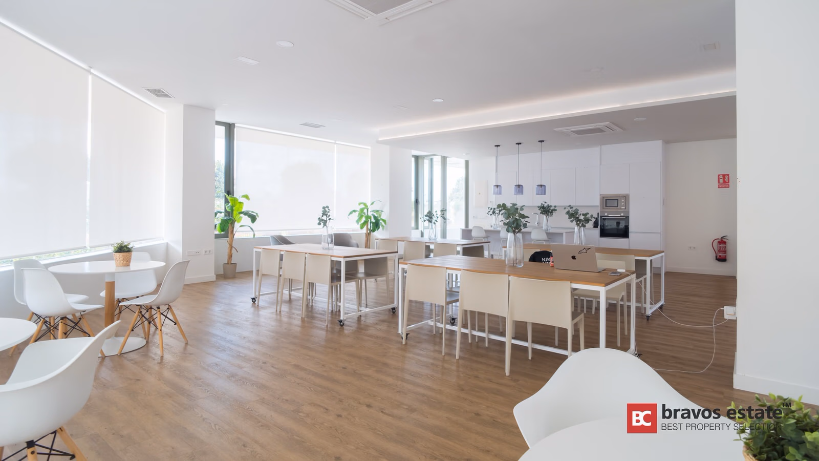 Beachside 4-Bedroom Apartment in Playa de San Juan · 146 m² - 22